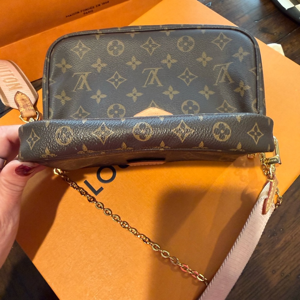 Louis Vuitton Multi Pochette Accessoires Crossbody - Picture 3 of 16